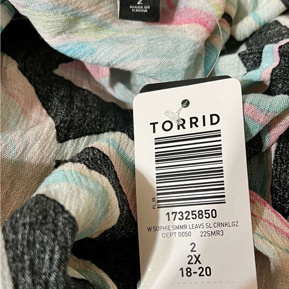 Torrid Black and Multicolor Leaf Print Camisole NWT - Picture 4 of 5